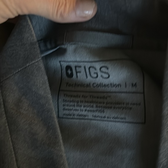 NWT. Figs technical collection. Size medium Inla top - Picture 3 of 4